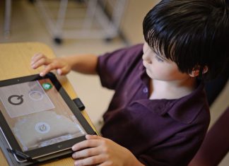 معرفی پایاننامه: «اثربخشی بازیهای بومی رایانهای خانواده محور بر مدیریت هیجان و مهارتهای اجتماعی کودکان خودمانده»