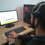 طراحی و بررسی سناریوهای هوشمند برای افزایش تمرکز با استفاده از بازخورد عصبی و رابط مغز-رایانه: طراحی و پیادهسازی یک بازی به نام «جنگ نورونها»